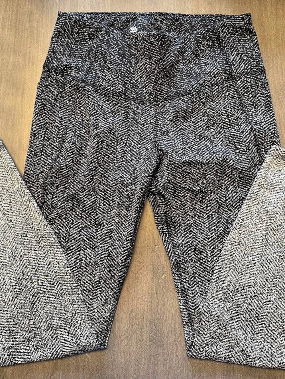All in Motion Printed High-Rise Leggings Black & White Medium